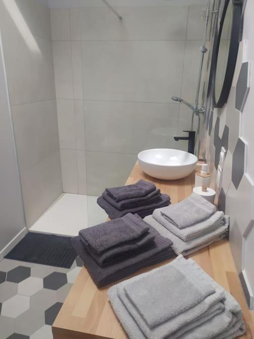Le Petit Pied A Terre Du Luberon Apartment Merindol Exterior photo