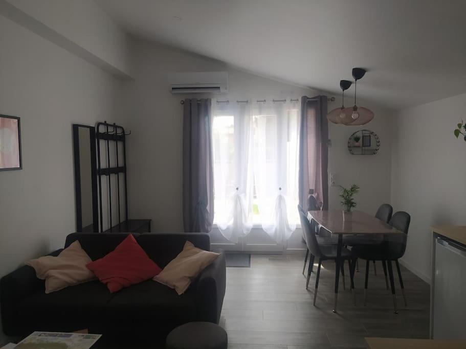 Le Petit Pied A Terre Du Luberon Apartment Merindol Exterior photo